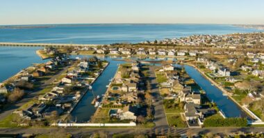 Study shows surge of residents getting rich â quick
